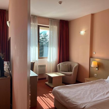 Hotel Orpheus - Casino And Spa بامبوروفو المظهر الخارجي الصورة
