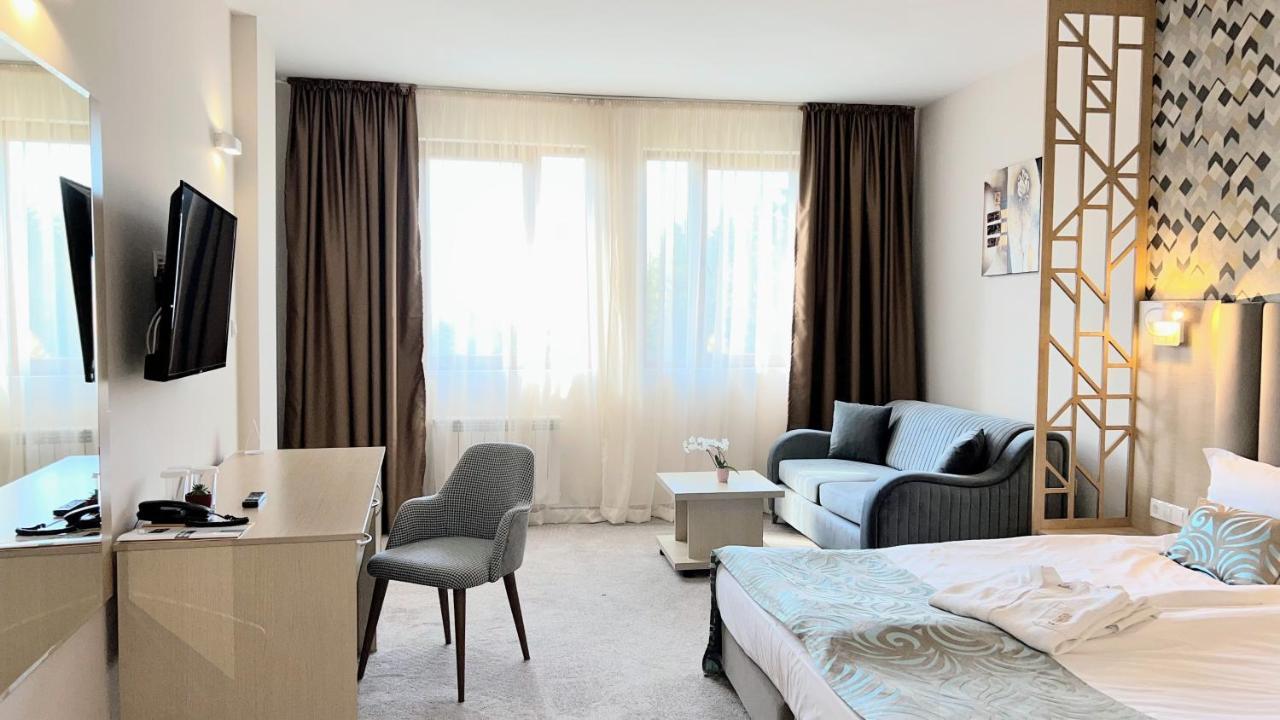 Hotel Orpheus - Casino And Spa بامبوروفو المظهر الخارجي الصورة