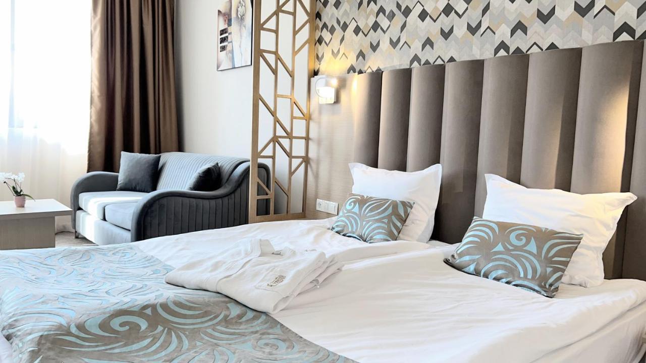 Hotel Orpheus - Casino And Spa بامبوروفو المظهر الخارجي الصورة