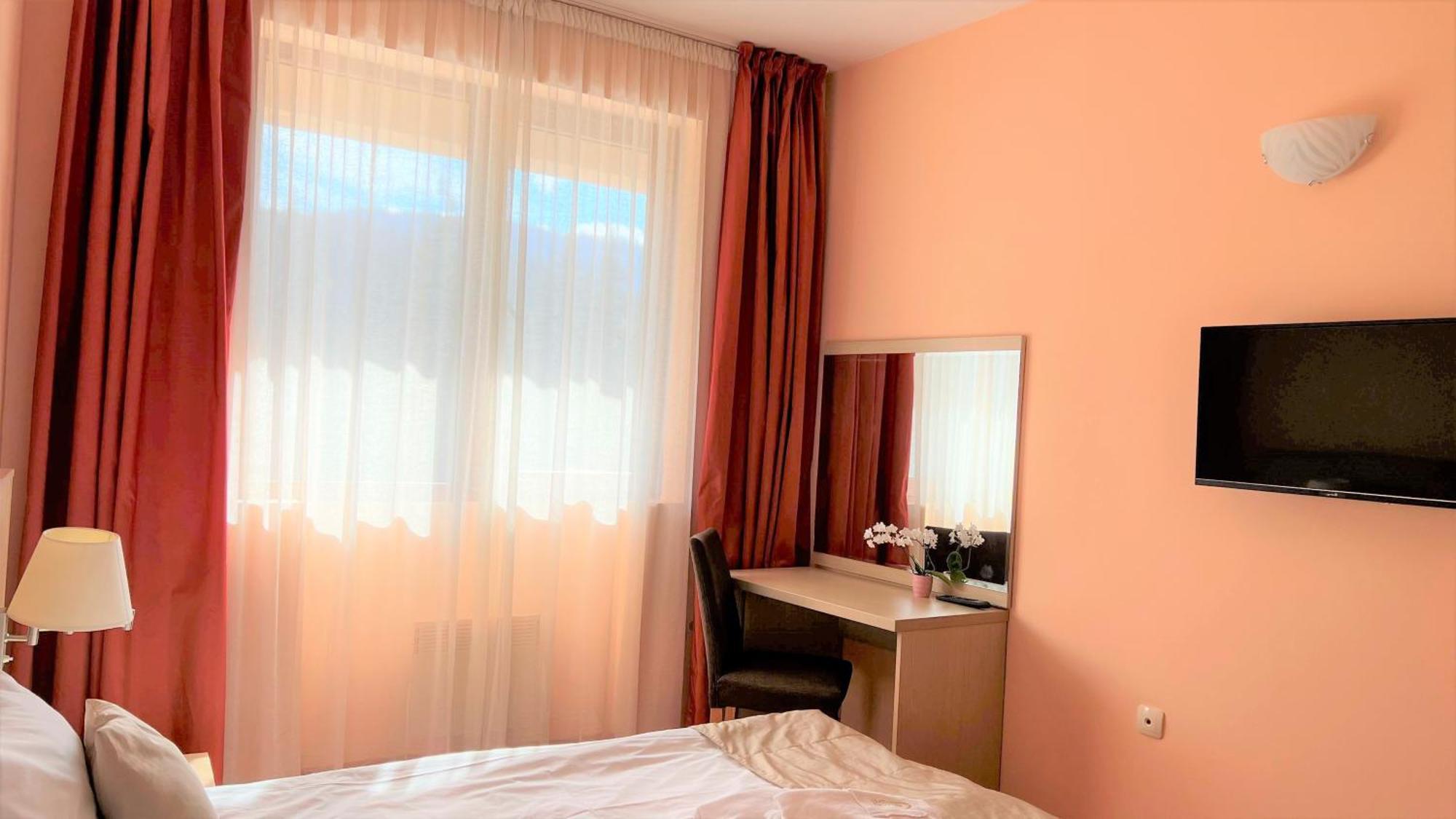 Hotel Orpheus - Casino And Spa بامبوروفو الغرفة الصورة