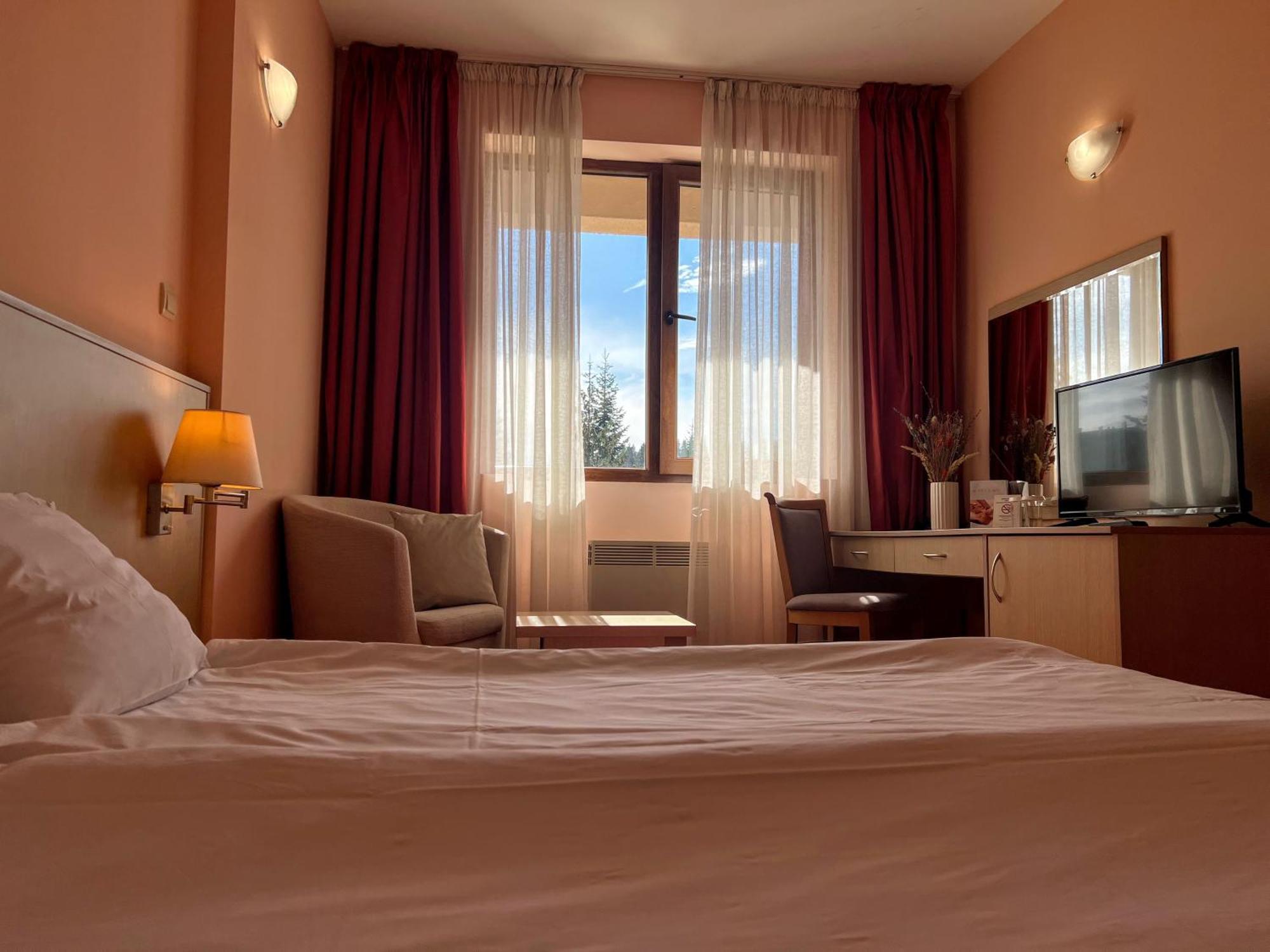 Hotel Orpheus - Casino And Spa بامبوروفو المظهر الخارجي الصورة