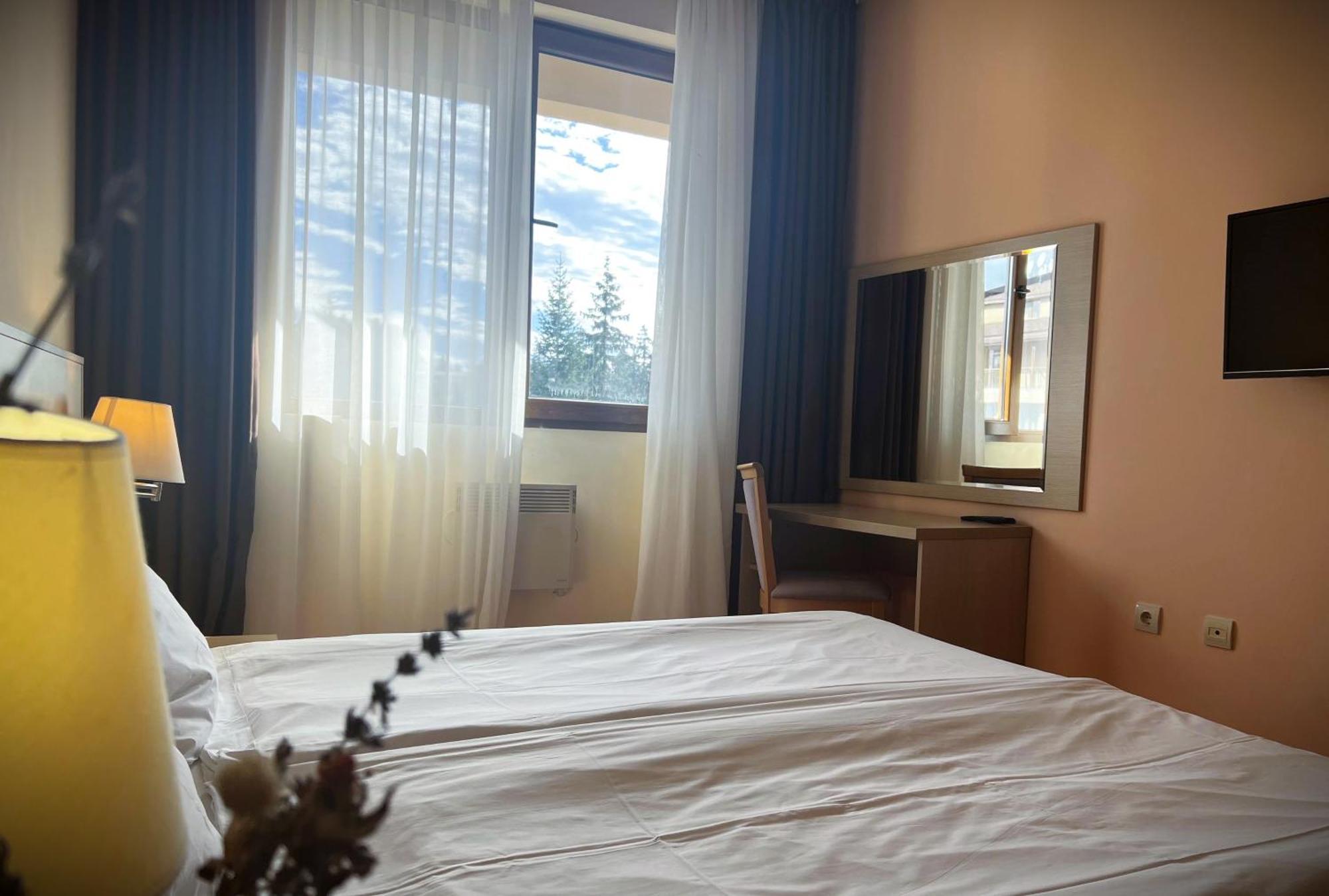Hotel Orpheus - Casino And Spa بامبوروفو المظهر الخارجي الصورة