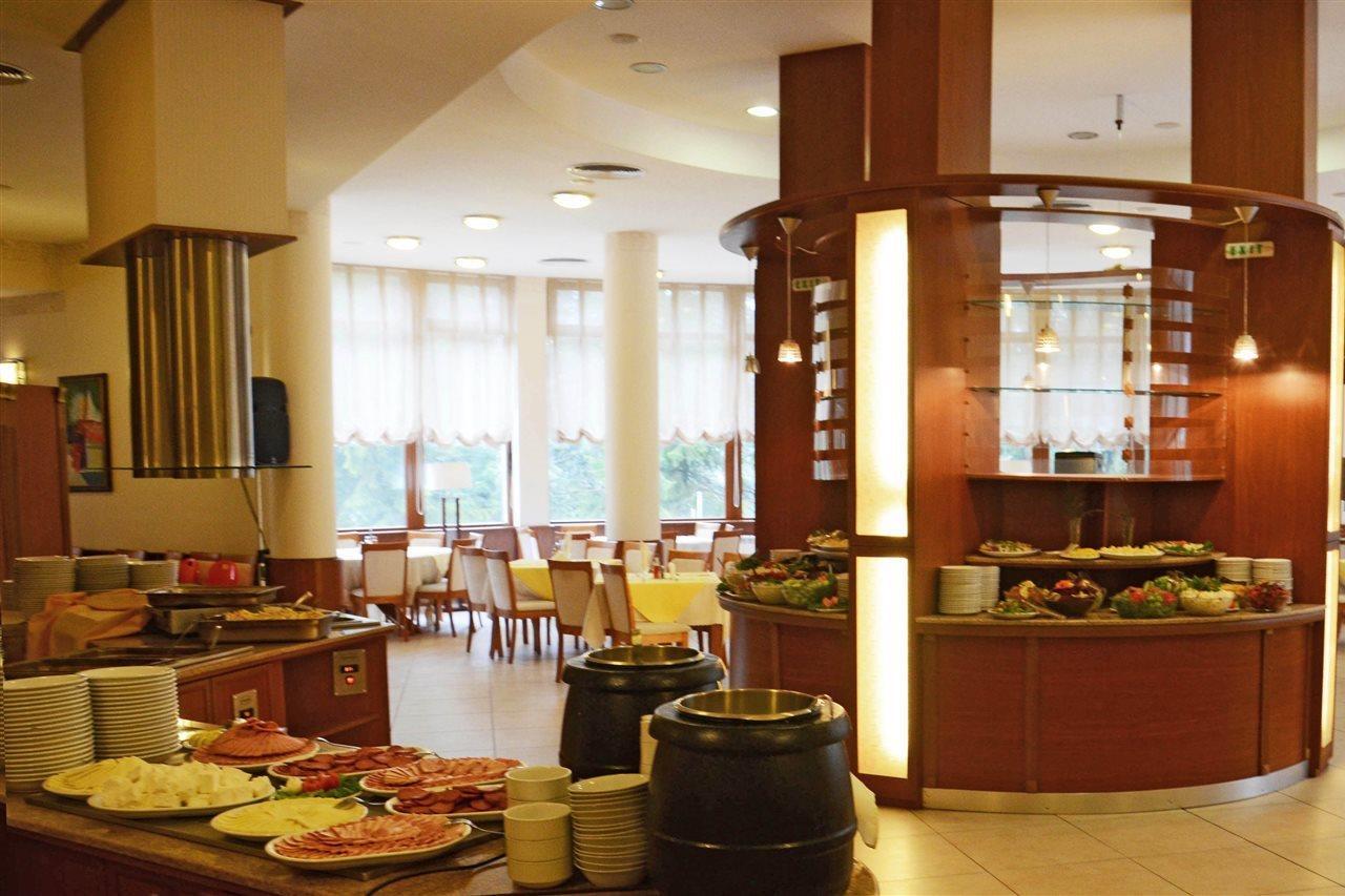 Hotel Orpheus - Casino And Spa بامبوروفو المظهر الخارجي الصورة